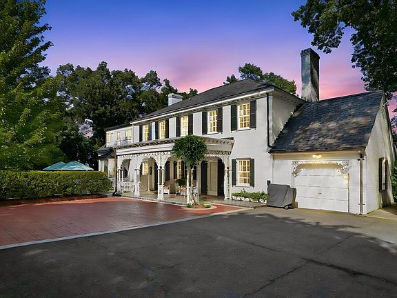 3rd image of 812 Beverly Dr