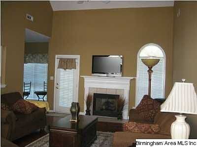 4th image of 4376 Canterbury St