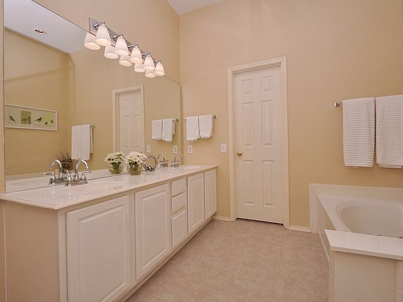 3rd image of 2525 Deer Horn Dr
