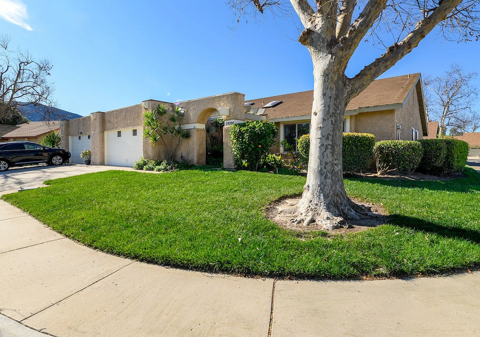 Large 2 Bed & 2 Bath Home Ready in Leisure Village — Photo 2