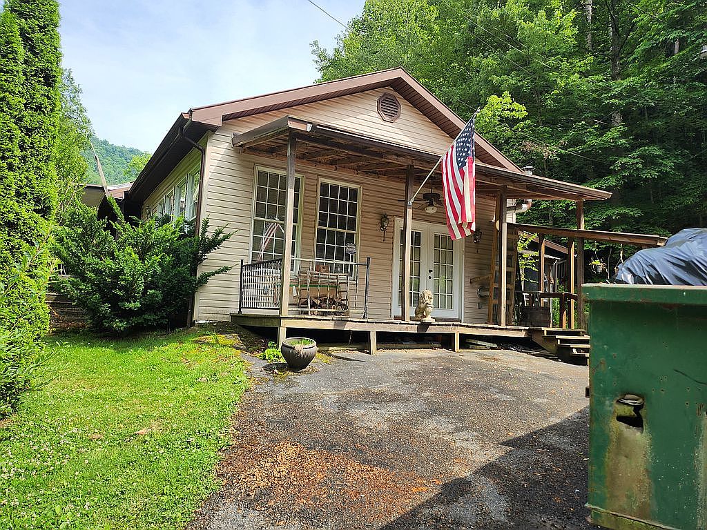 228 Golf Course Rd, Wheelwright, KY 41669 Zillow