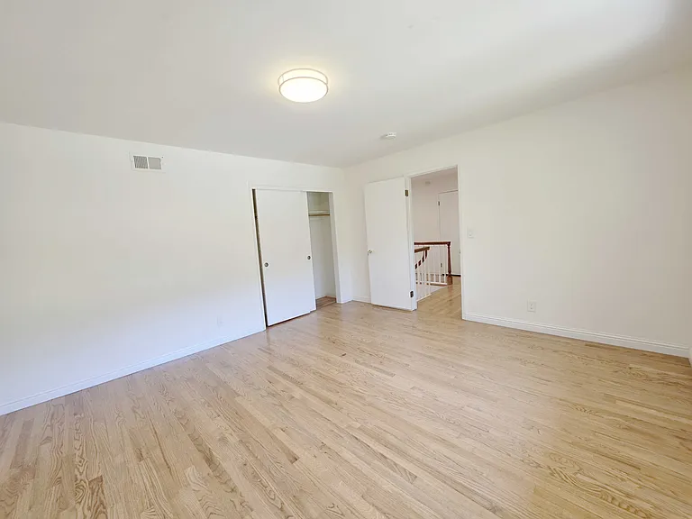 105 Dover Ct — Photo 16