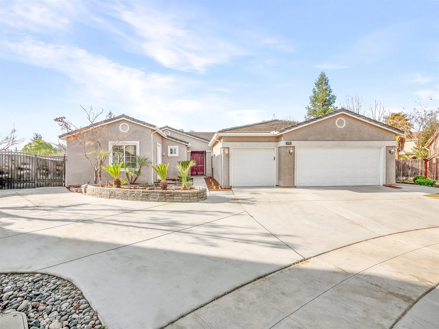 1994 Applegate Ave photo 1