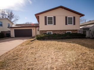 2515 W 60th Pl, Davenport, IA 52806