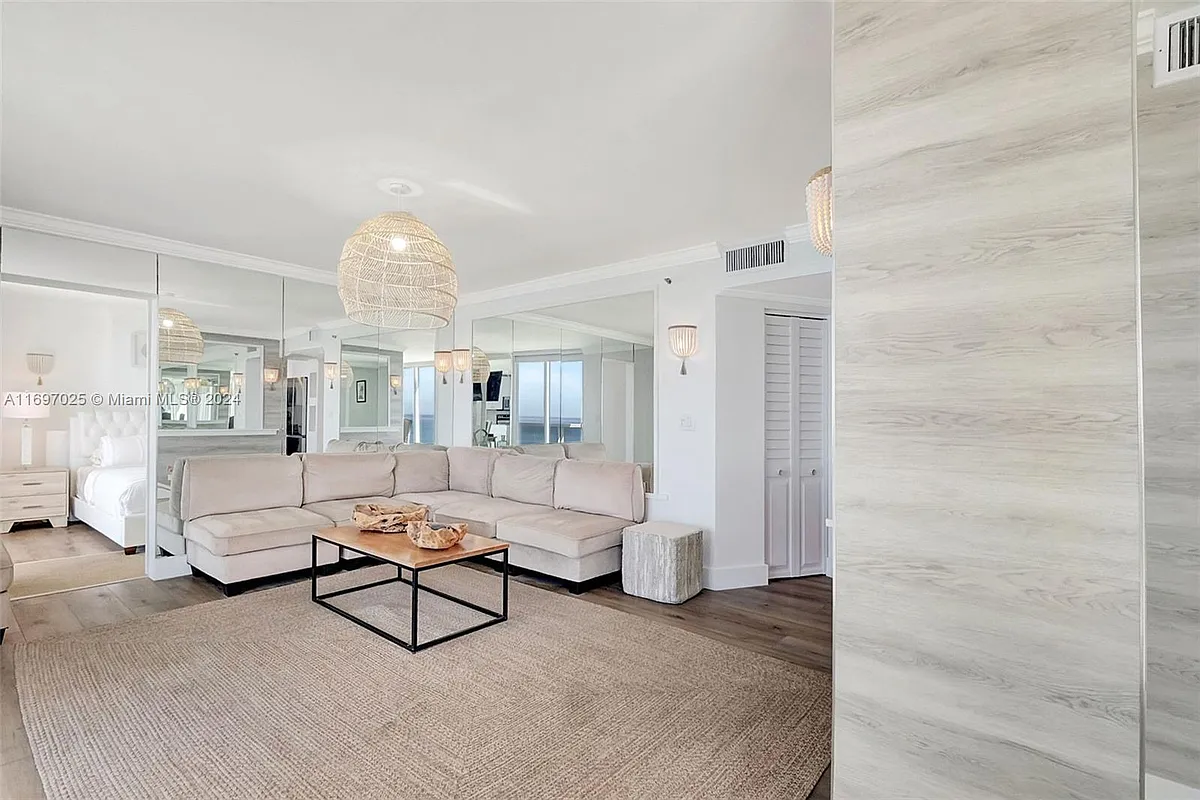 Building Photo - 2401 Collins Ave #1902