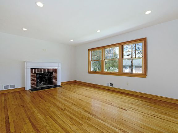 3rd image of 38 Kipling St