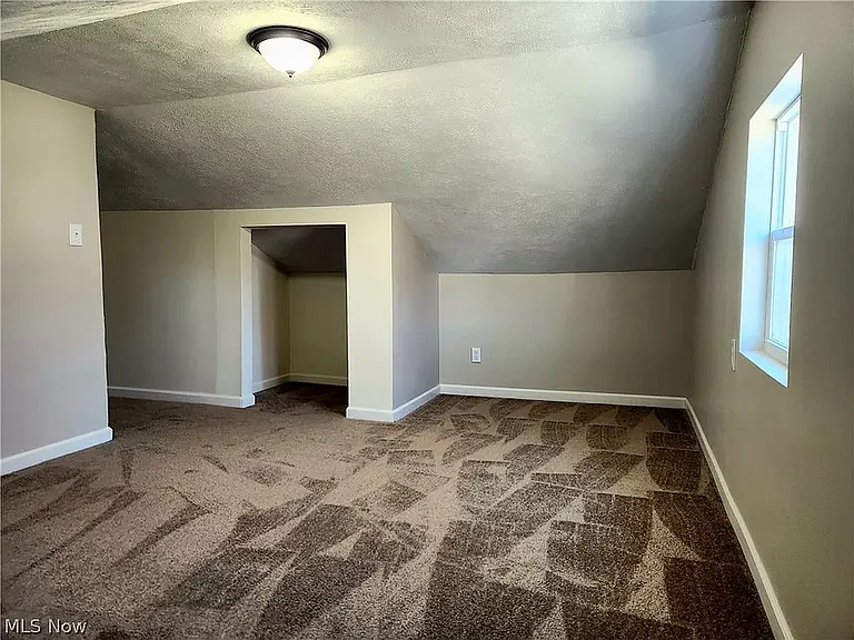 1310 Leavitt Rd — Photo 11