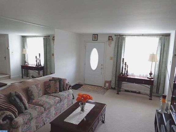 3rd image of 1005 Poplar Ave