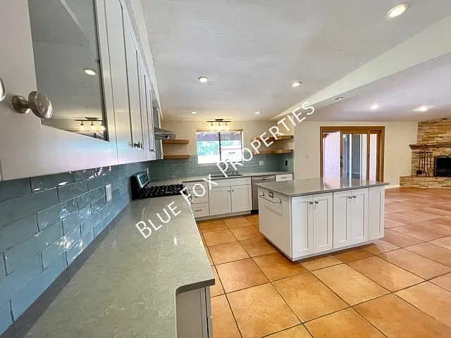 729 N Alamo Ave — Photo 5