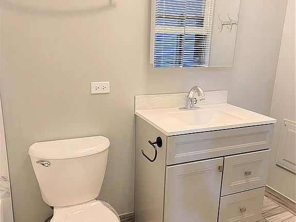 5th image of 2892 S Archer Ave #3R