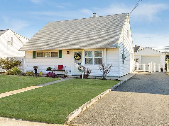 2nd image of 882 Grand Blvd