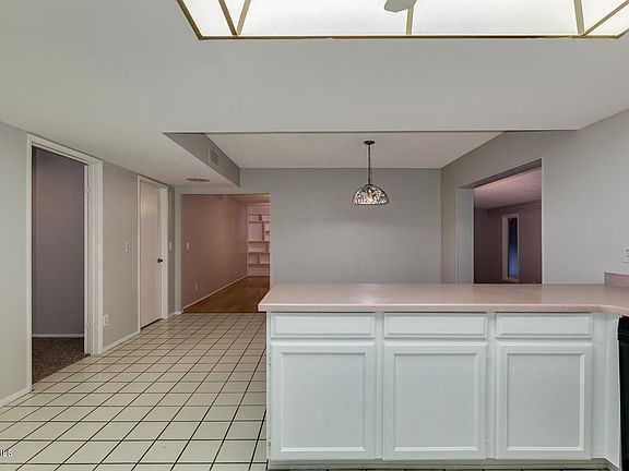 4th image of 1130 E VILLAGE CIRCLE Drive