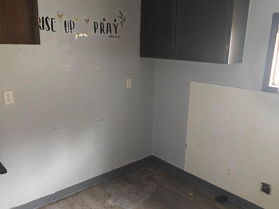 5th image of 811 E Como Ave