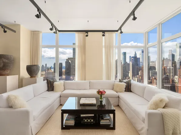400 East 67th Street image 2 of 21