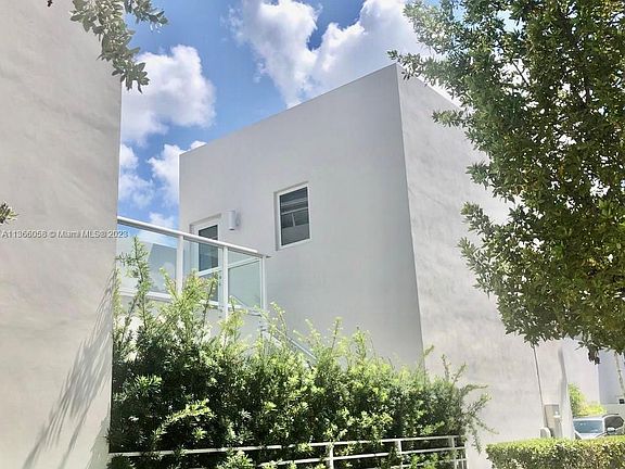4th image of 10560 NW 65th Ln #10560