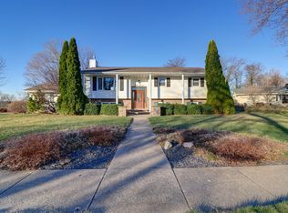 3016 Schick Ct, Clinton, IA 52732