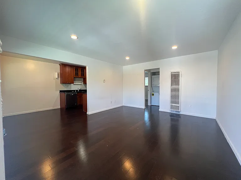 214 Avery Ln #6 — Photo 4