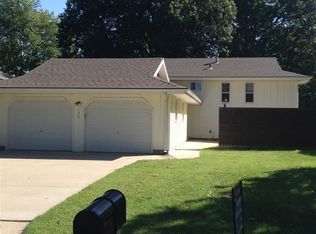 130 Providence Rd, Lawrence, KS 66049