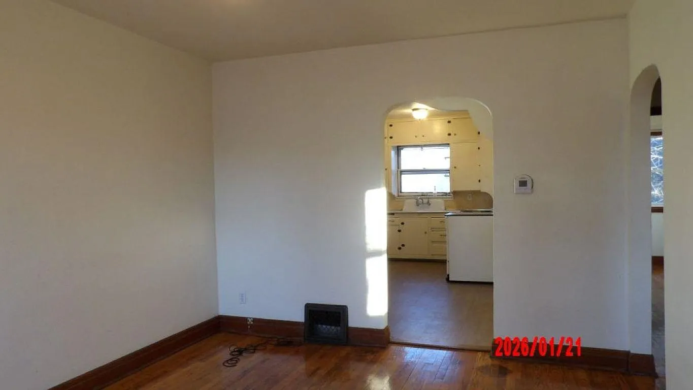 2 bed, 704 sqft, $695 — Photo 3