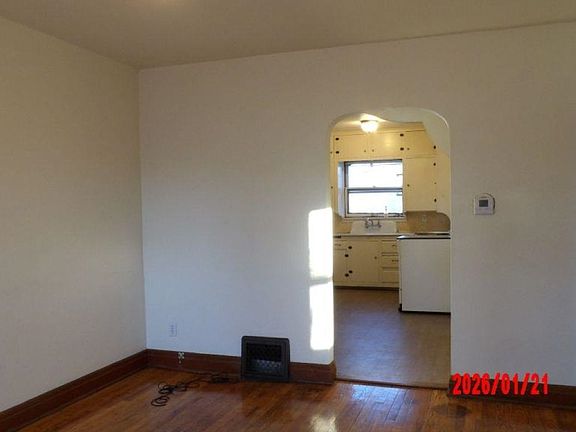 3rd image of 603 E 3rd St