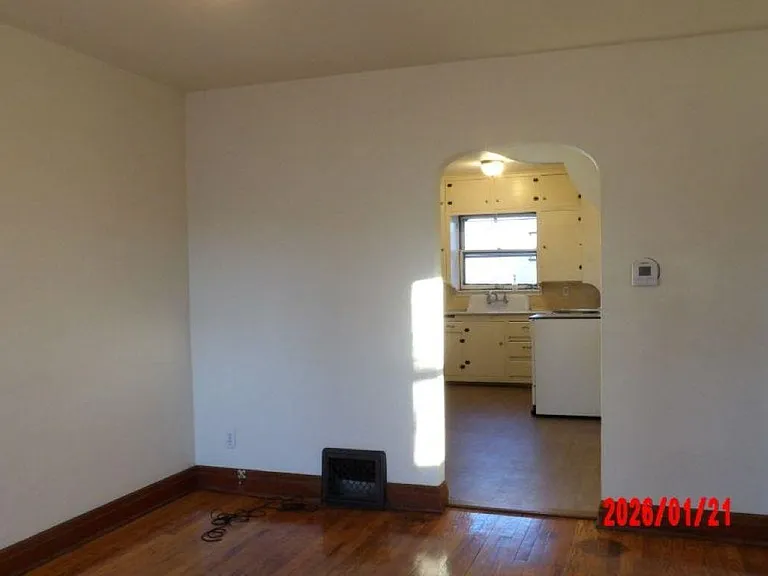 603 E 3rd St — Photo 3