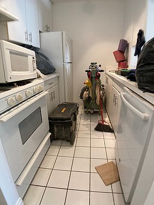 3rd image of 400 E 71st St APT 14L