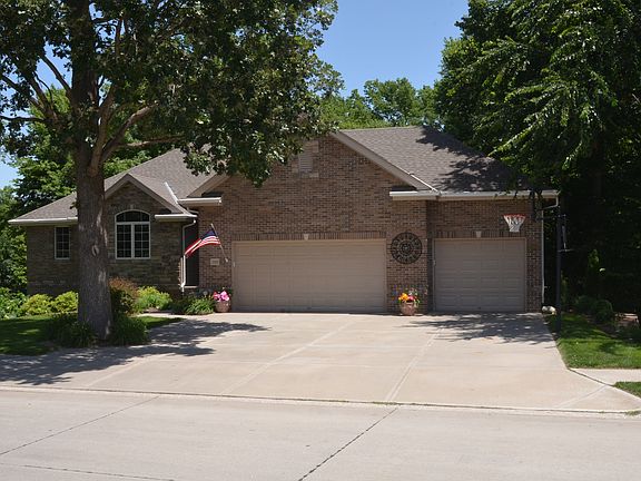 3rd image of 11803 Windcrest Dr