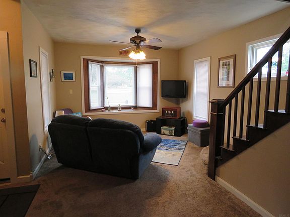 4th image of 206 Dewey Ave