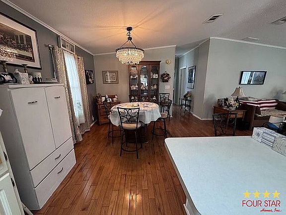 3rd image of 1029 Robin Dr
