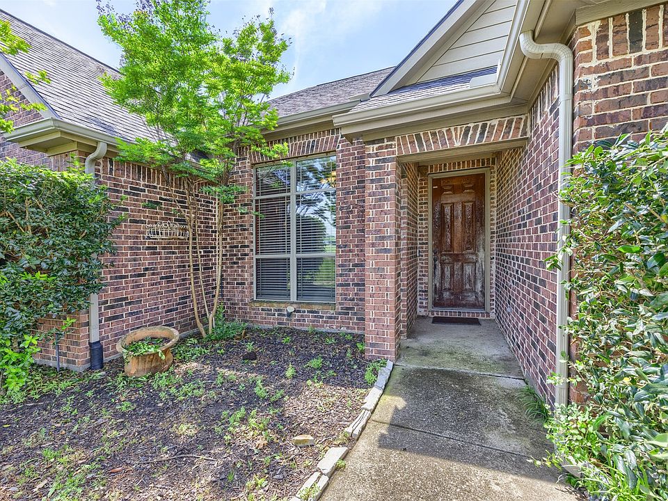 1st image of 501 Tiger Ln