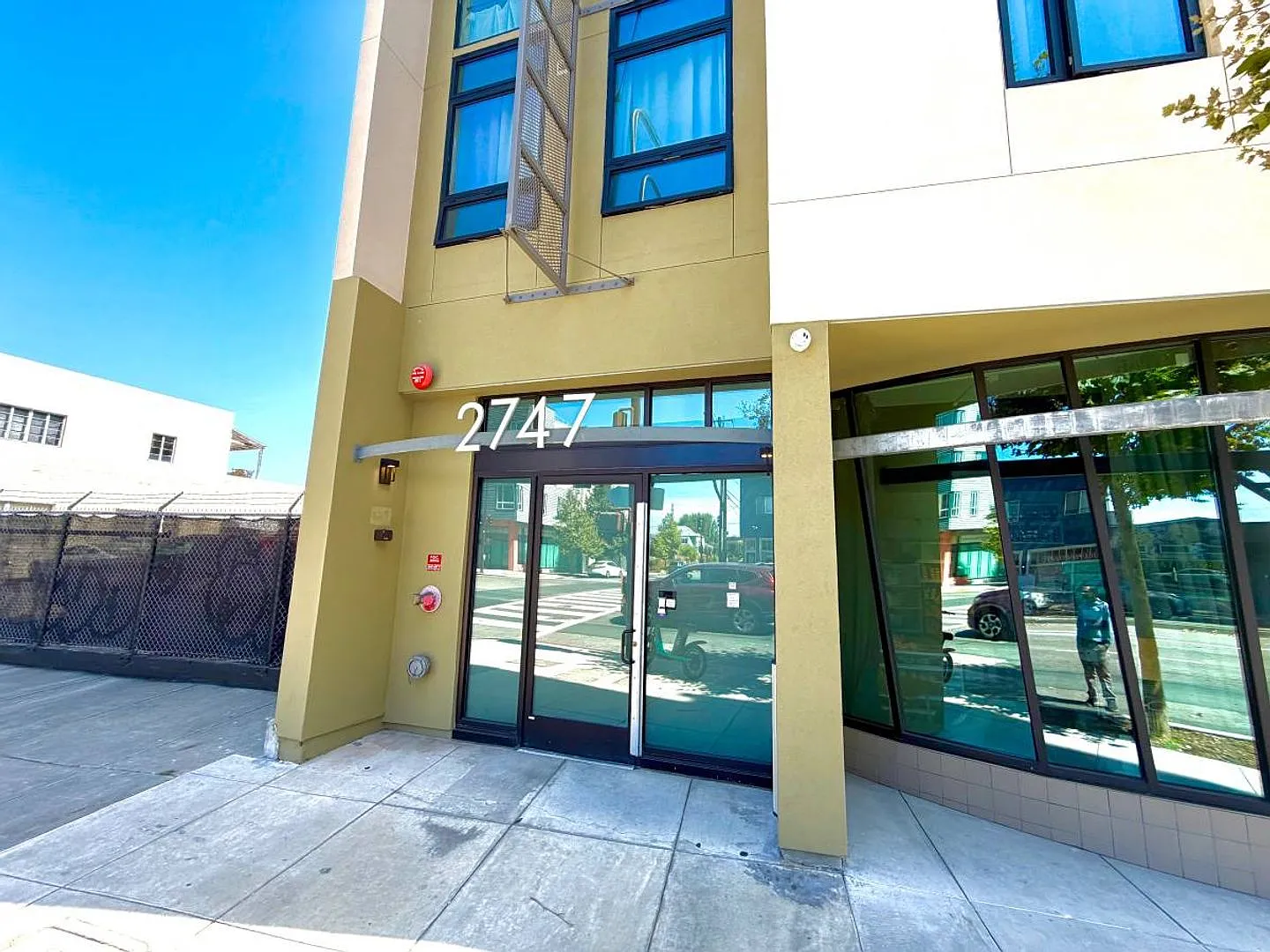 $4,595 / 3br - 1040ft2 - Modern Architecture 3 Bedroom, 2 Bath Condo with Garage Parking — Photo 1