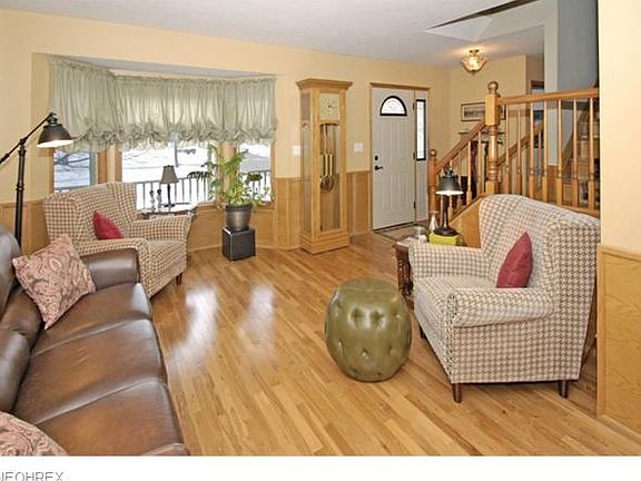3rd image of 9524 Brushwood Ln