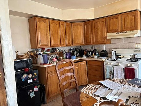 2nd image of 1557 N Gardiner Drive