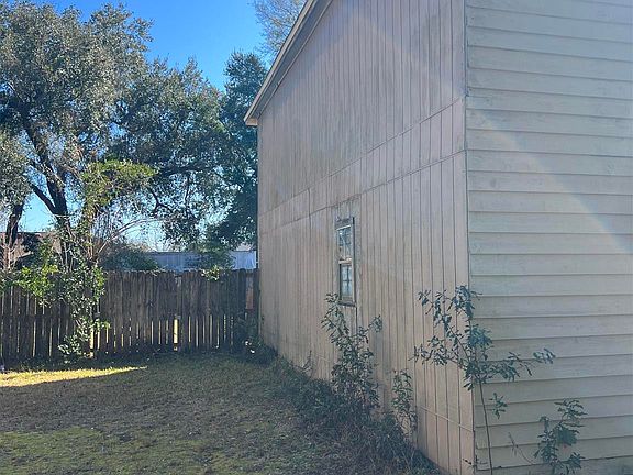 2nd image of 8146 Stonebrook Dr