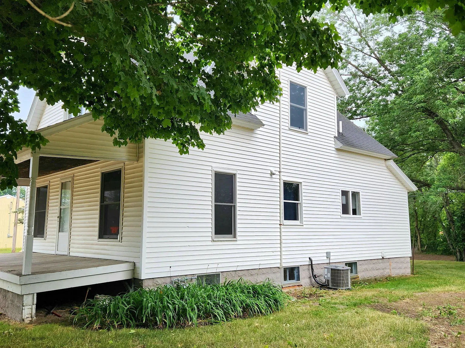 4 bed, 1430 sqft, $2,350 — Photo 2
