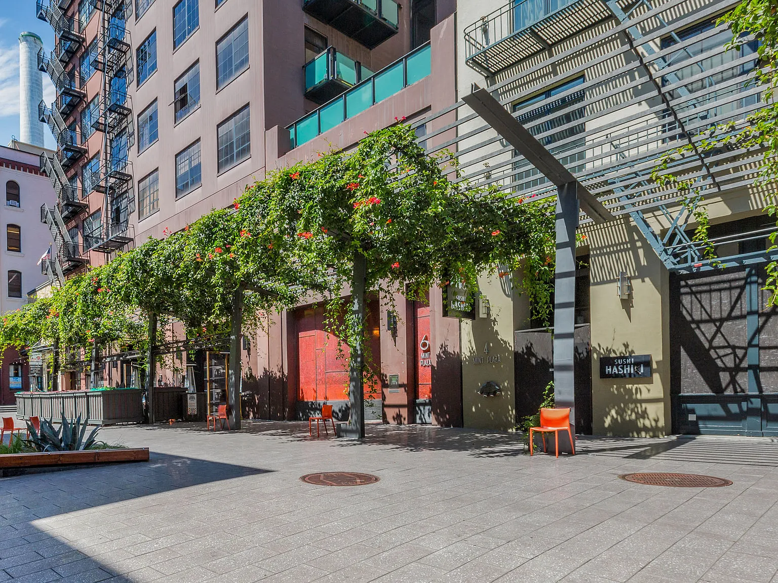 Mint Plaza — Photo 1