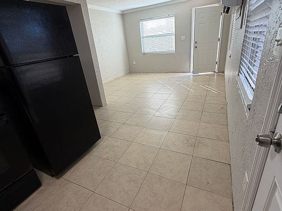 3rd image of 1006 Vine Ave #1008