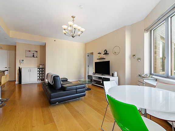 4th image of 100 W 18th St APT 5F