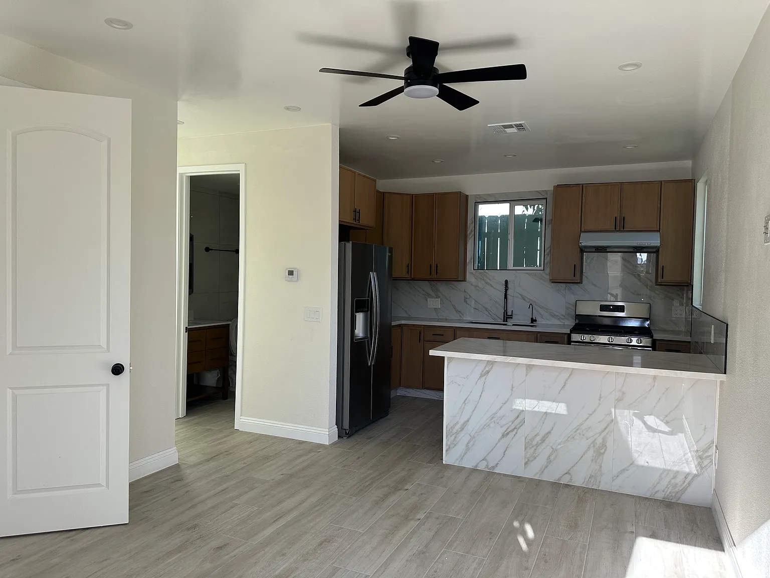 4 bed, 2.5 bath, 1200 sqft, $4,000 — Photo 3