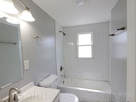 3rd image of 996 Campbell Ave