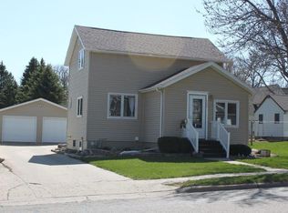 129 2nd St SE, Sioux Center, IA 51250