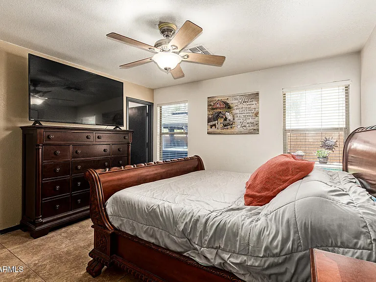 3032 W Red Fox Rd — Photo 17