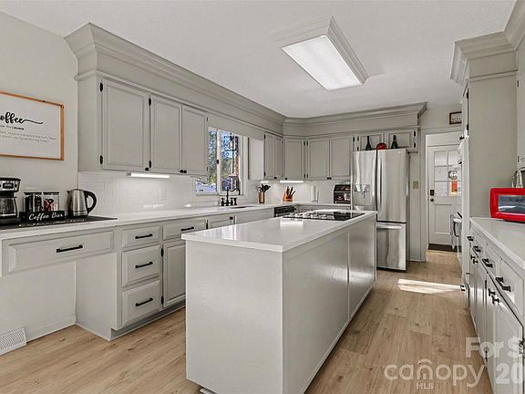 2nd image of 1226 Twin Lakes Rd