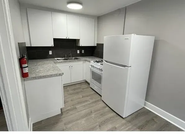 7825 Chase Rd, Dearborn, MI