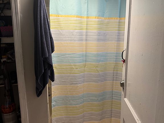 3rd image of 41 Daisy Cir