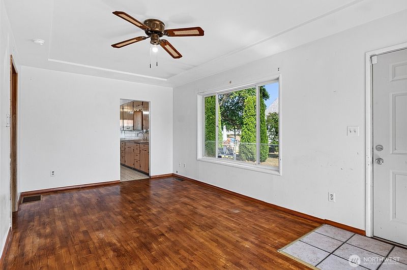4th image of 1323 E 56th Street