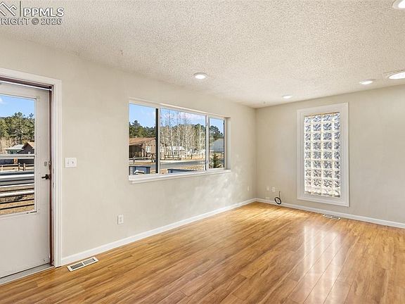 4th image of 1220 Sundance St