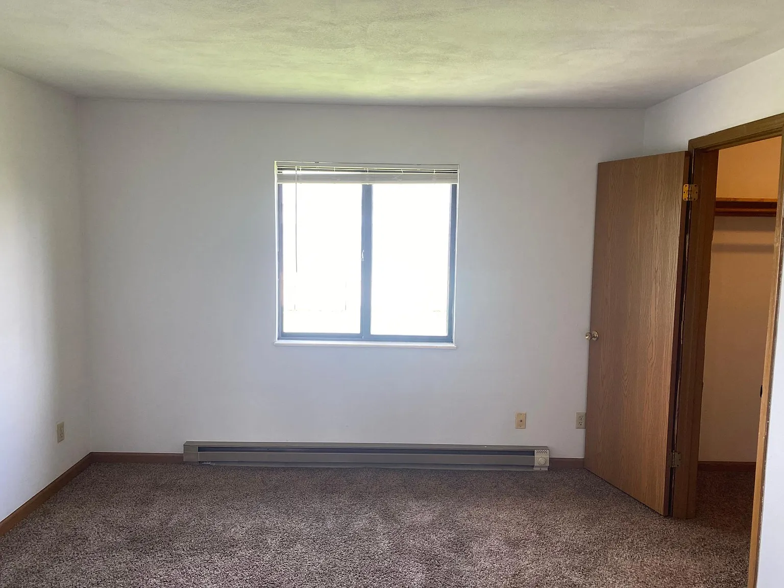 631 Vicksburg Dr — Photo 2