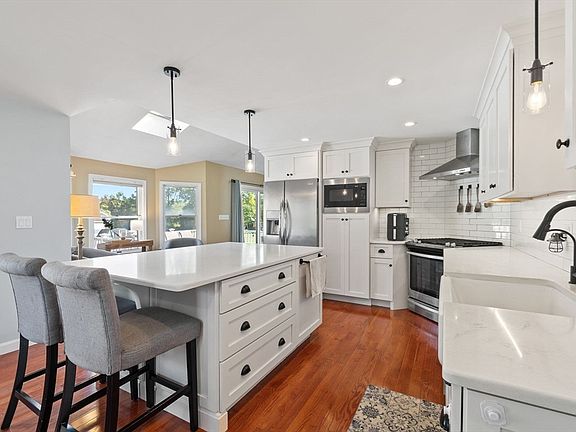 5th image of 4 Indian Brook Rd