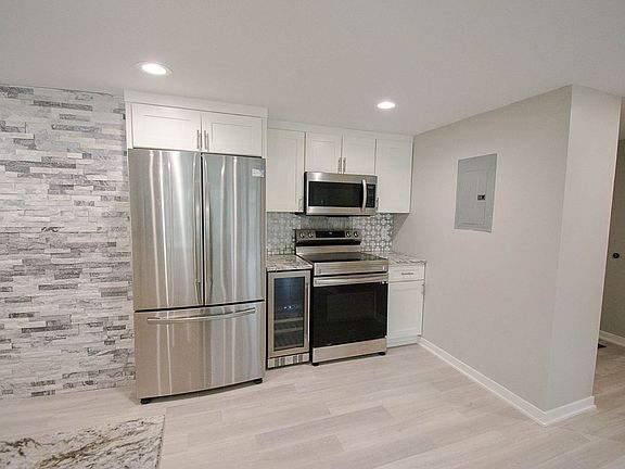2nd image of 207 5th Ave SW APT 206